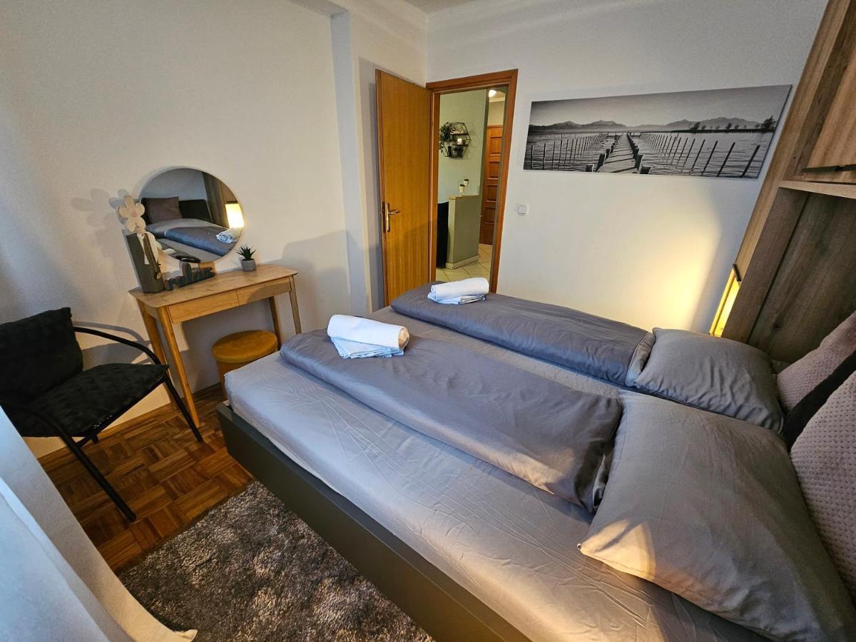 Apartment Gloria Ровин Екстериор снимка