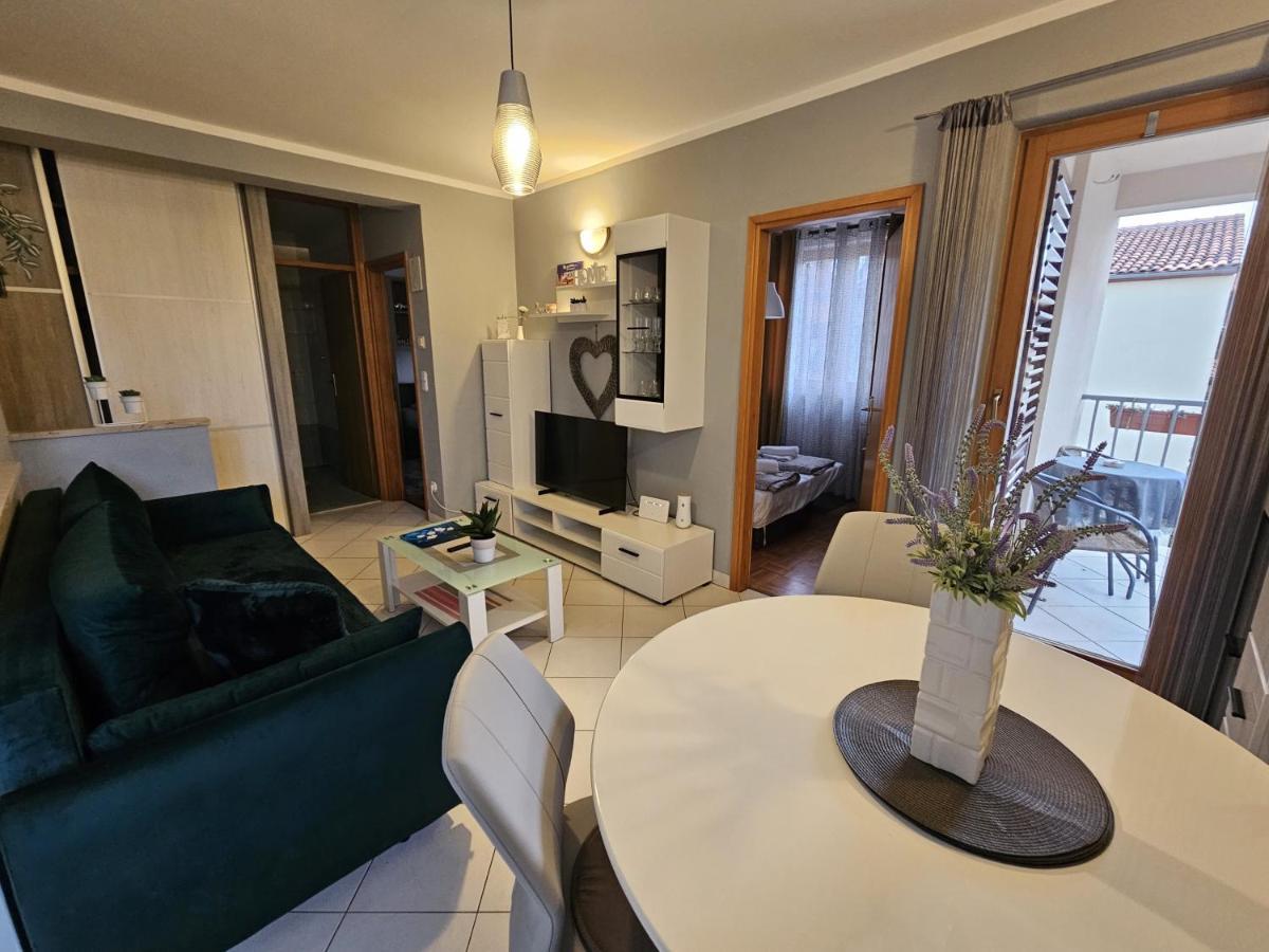 Apartment Gloria Ровин Екстериор снимка