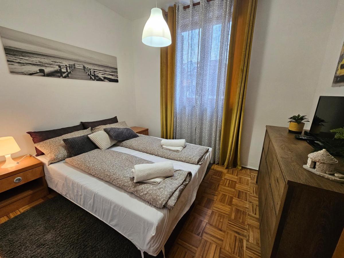 Apartment Gloria Ровин Екстериор снимка