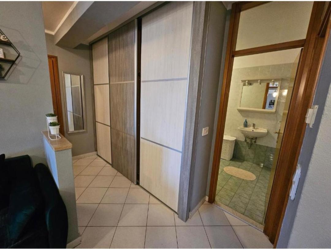 Apartment Gloria Ровин Екстериор снимка