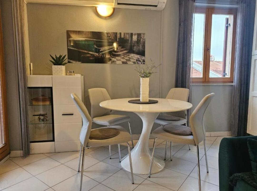 Apartment Gloria Ровин Екстериор снимка