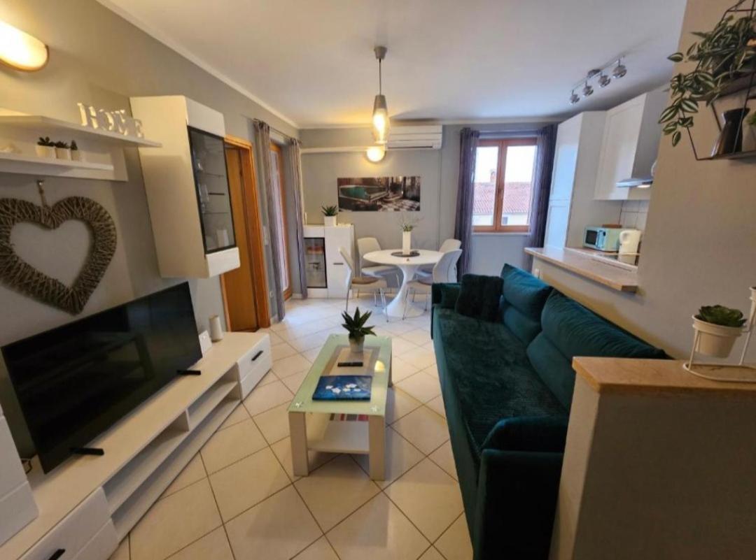 Apartment Gloria Ровин Екстериор снимка