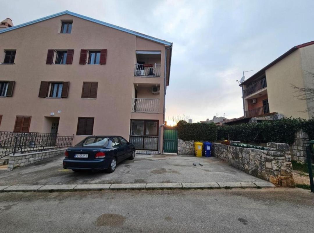 Apartment Gloria Ровин Екстериор снимка